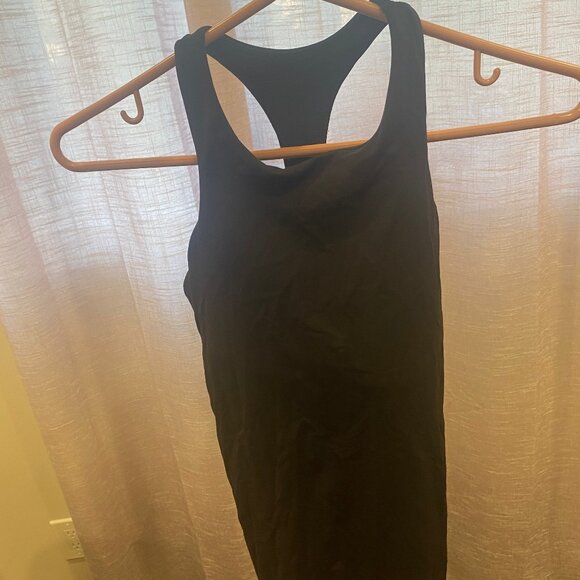 Size 6 Racerback Lululemon work out top - Picture 1 of 2